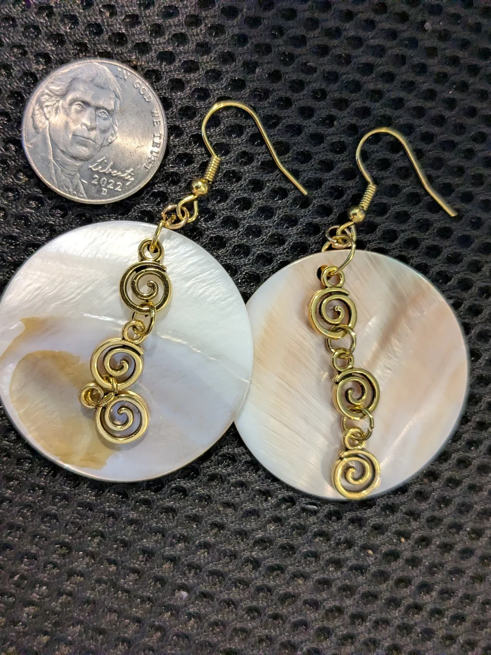 Gold Spiral Chain Beige Freshwater Shell Drop Earrings - Picture 6 of 6